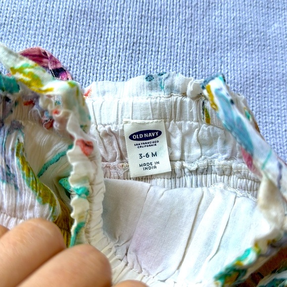 EUC OLD NAVY Gorgeous Floral romper - Picture 3 of 4